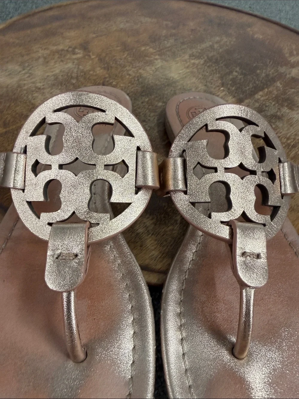 Tory Burch Sandals Wm 6.5 M Metallic Rose Gold Leather Logo Thong Flip flops